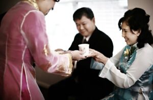 Mẹ cô gái không đi đưa dâu